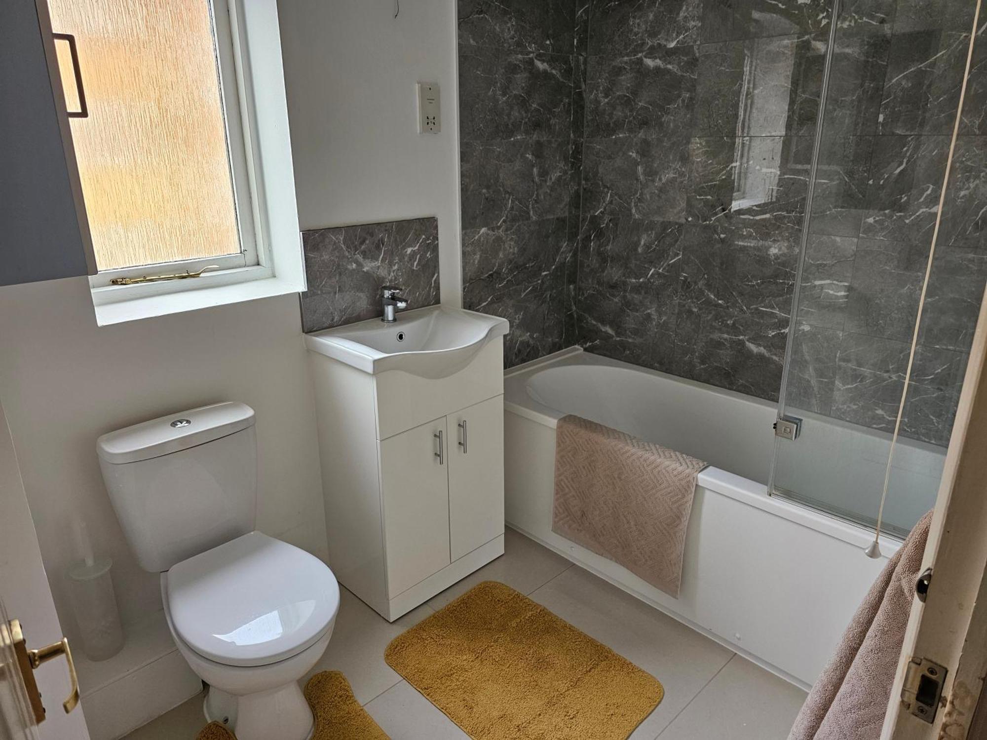 Cosy 2 Bedroom *